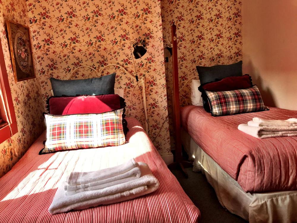 Budget Twin Room interior